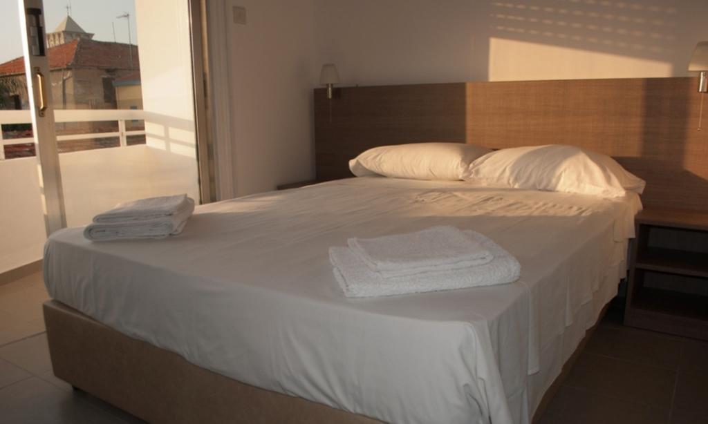 St. George Rent Rooms Larnaca Ngoại thất bức ảnh